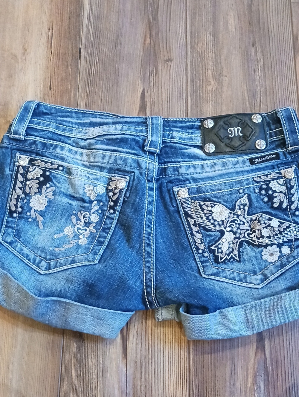 Miss Me Embroidered Pockets Blue Denim Women's Shorts Size 28